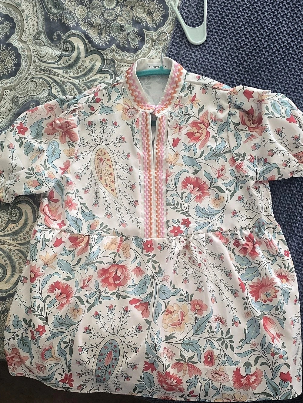 CHERYBETTY Floral Short Sleeve Button Down in White & Pink